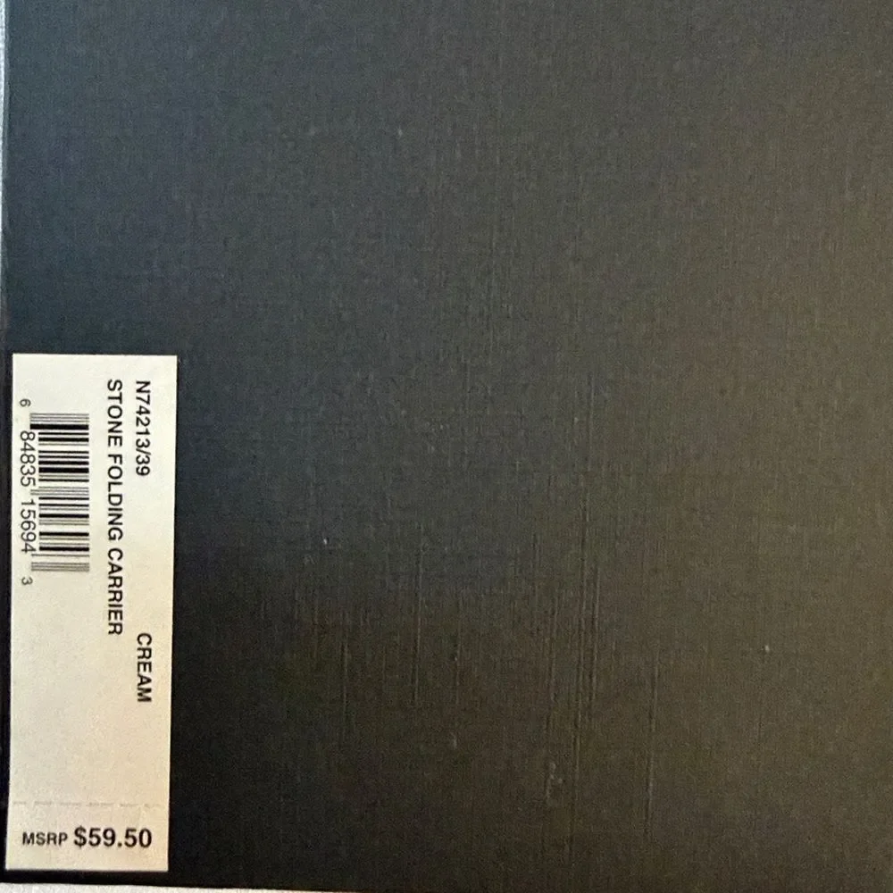 J. FOLD LEATHER CARRIER WALLET.  NEW IN BOX